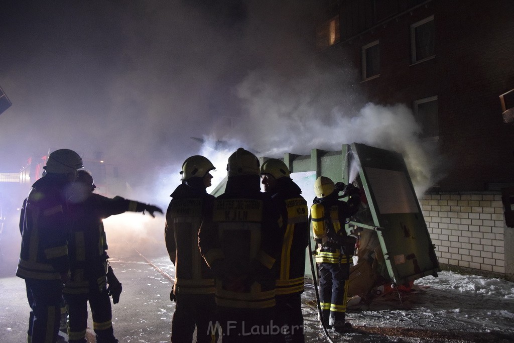 Feuer Papp Presscontainer Koeln Hoehenberg Bochumerstr P218.JPG - Miklos Laubert